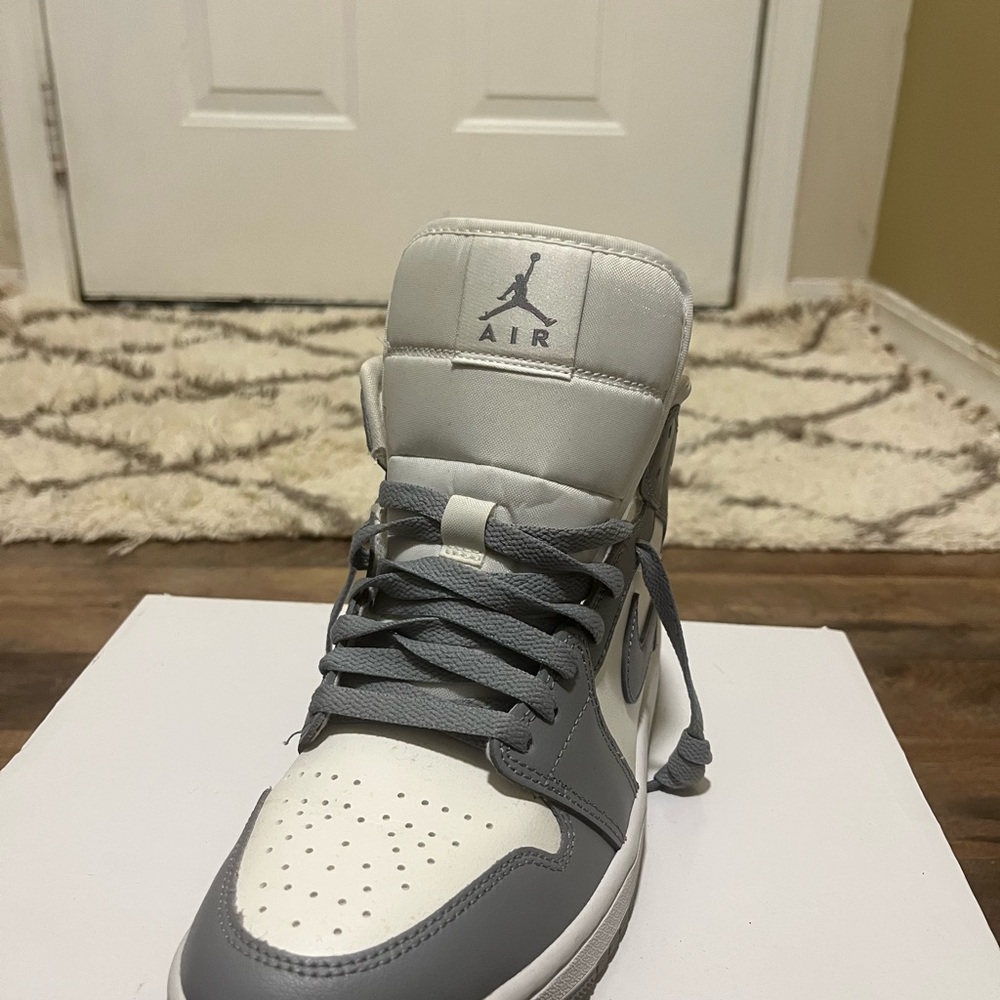 Jordan Men's Gray and White Sneakers